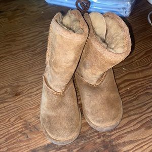 Bearpaw Little Girl Boots.